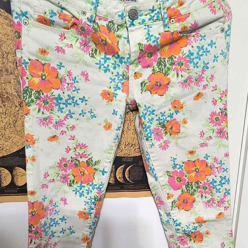 Nwot 5/6 floral print aeropostale jeans